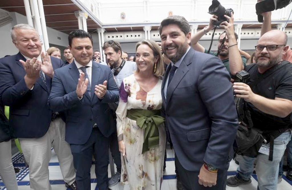 López Miras, reelegido presidente de la Comunidad Autónoma de la Región de Murcia, por los votos del PP y de Vox